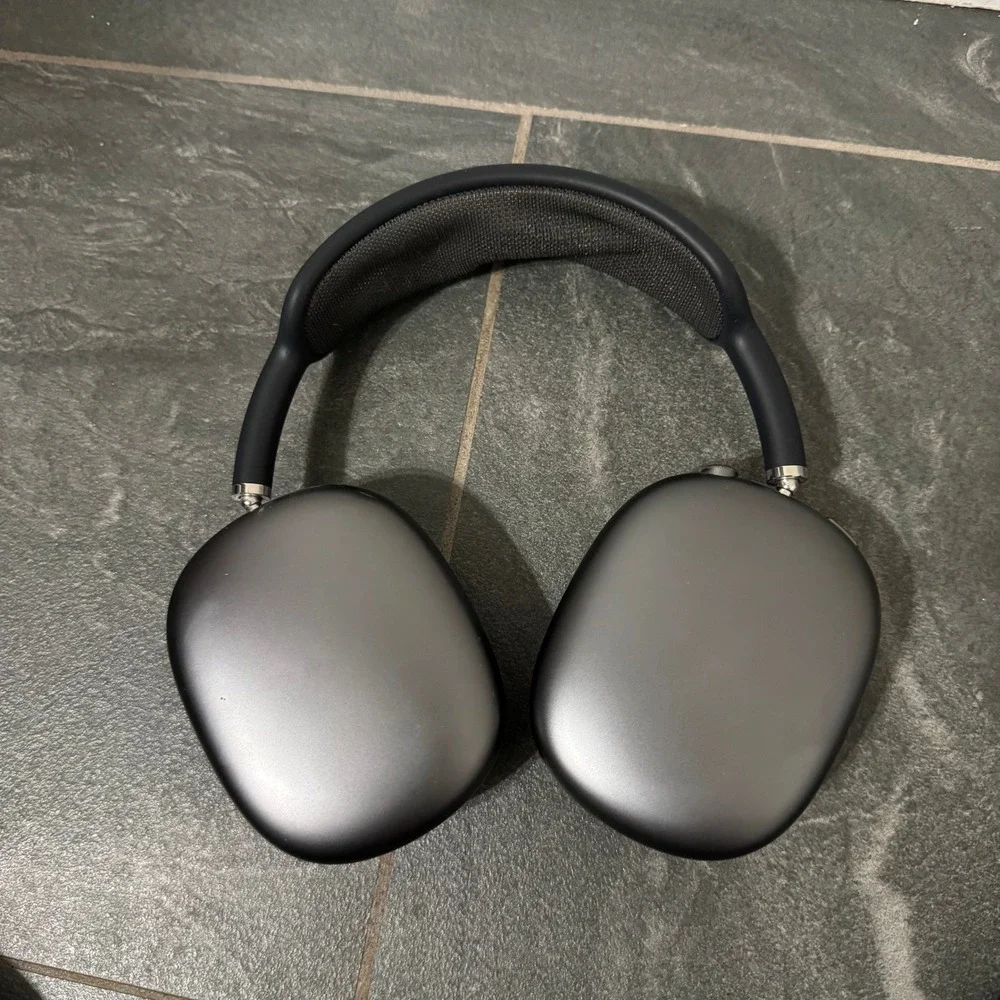 NOT WORKING Apple AirPods Max Space Gray Over Ear Wireless Headphones Smart Case